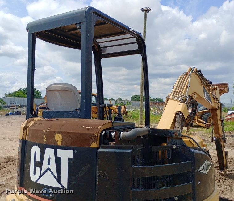 image for item NU9870 2004 Caterpillar  305C CR mini excavator