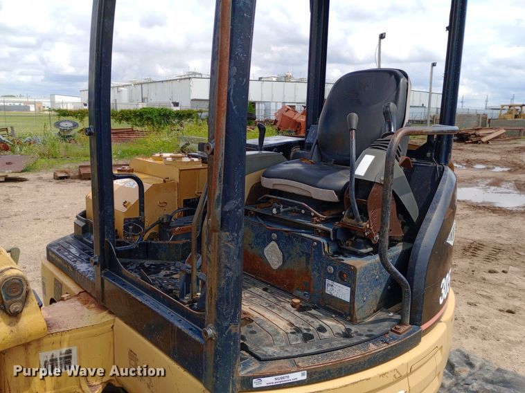 image for item NU9870 2004 Caterpillar  305C CR mini excavator