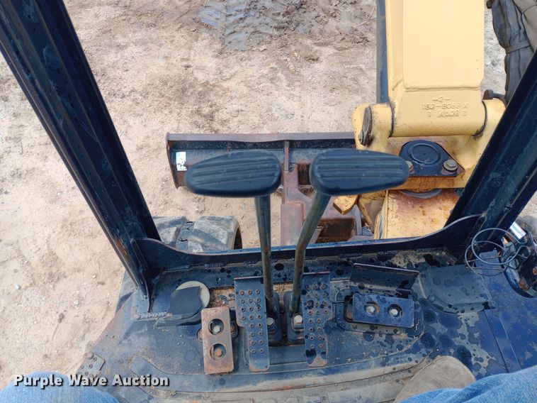 image for item NU9870 2004 Caterpillar  305C CR mini excavator