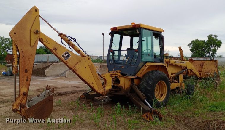 image for item NU9873 1989 John Deere 410C backhoe