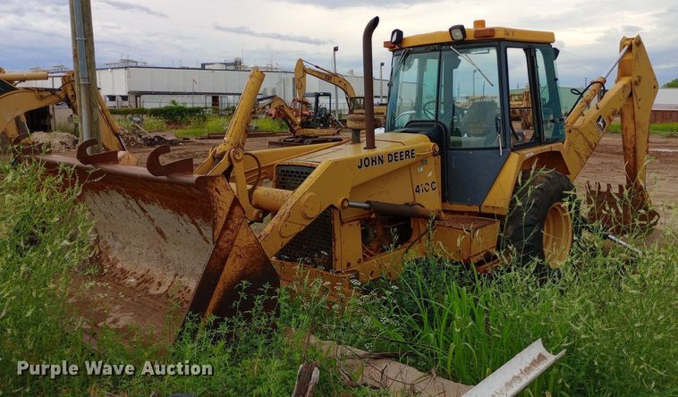 image for item NU9873 1989 John Deere 410C backhoe