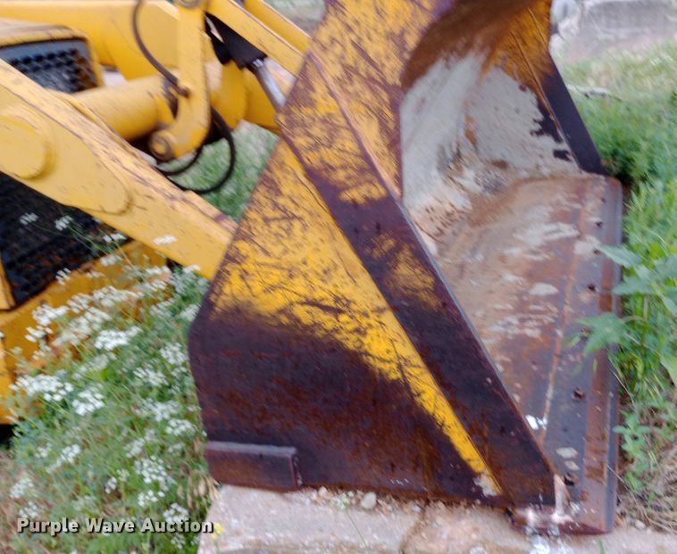 image for item NU9873 1989 John Deere 410C backhoe