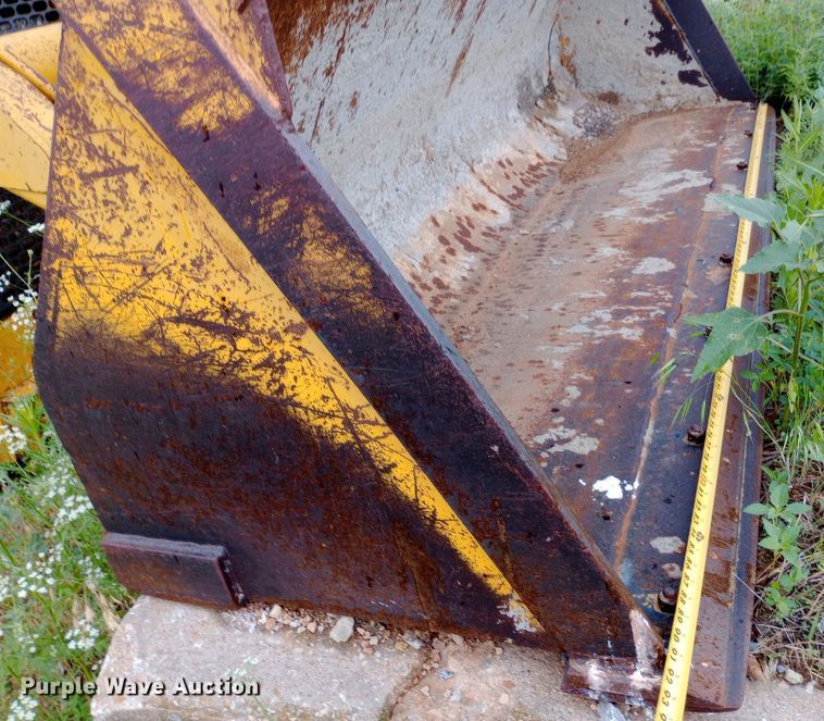 image for item NU9873 1989 John Deere 410C backhoe