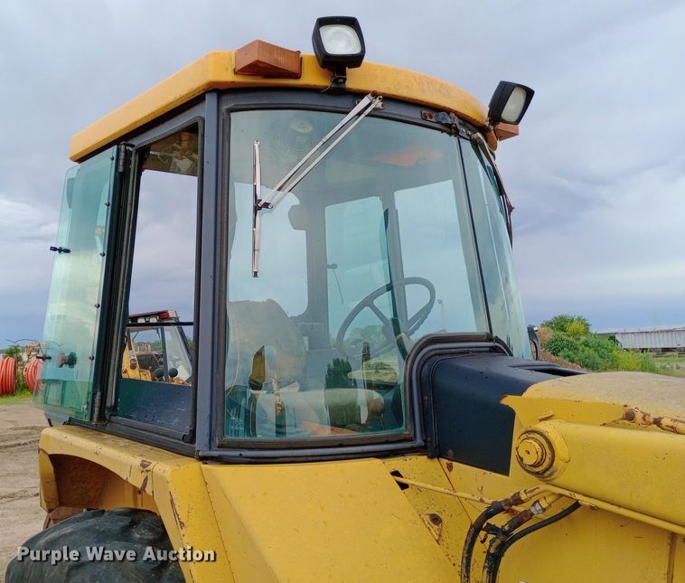 image for item NU9873 1989 John Deere 410C backhoe