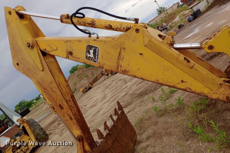 image for item NU9873 1989 John Deere 410C backhoe