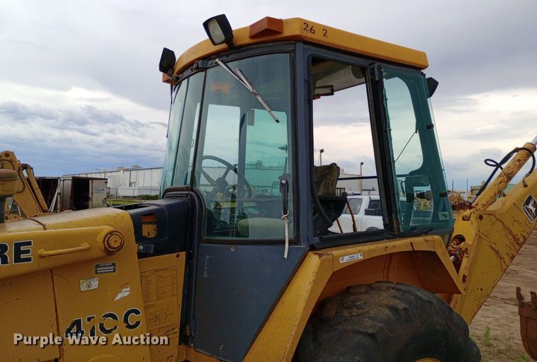 image for item NU9873 1989 John Deere 410C backhoe