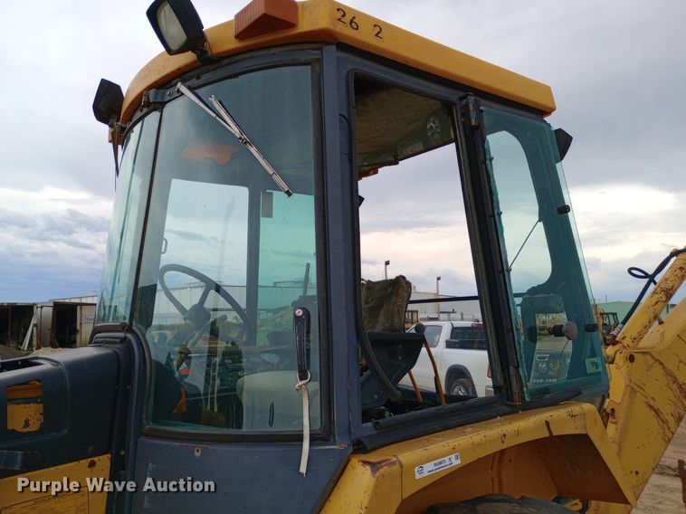 image for item NU9873 1989 John Deere 410C backhoe