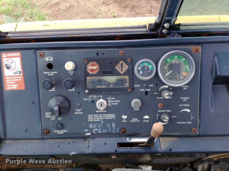 image for item NU9873 1989 John Deere 410C backhoe