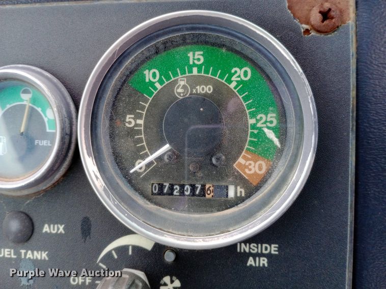 image for item NU9873 1989 John Deere 410C backhoe