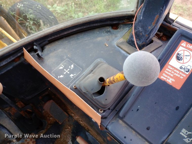 image for item NU9873 1989 John Deere 410C backhoe