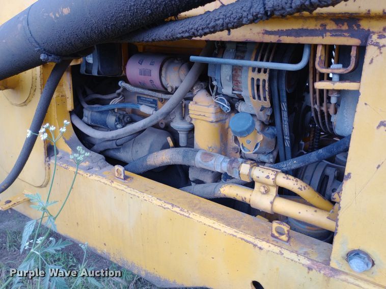 image for item NU9873 1989 John Deere 410C backhoe