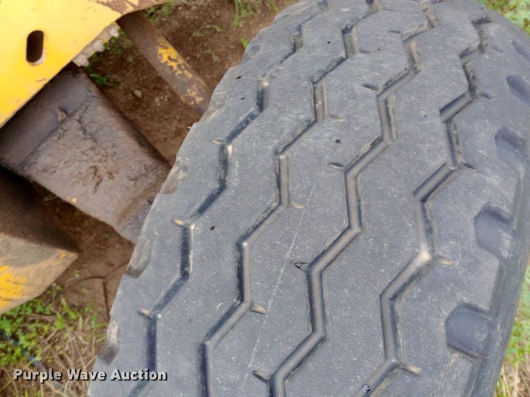 image for item NU9873 1989 John Deere 410C backhoe