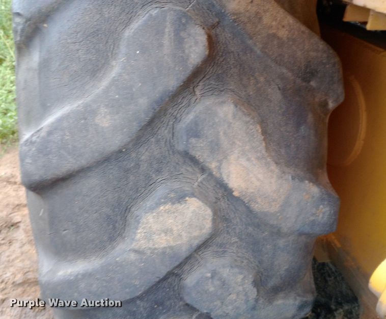 image for item NU9873 1989 John Deere 410C backhoe