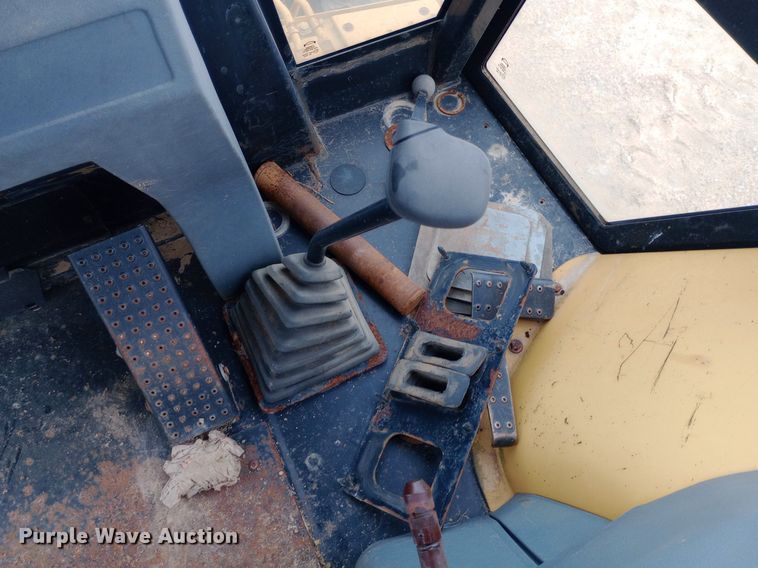 image for item NU9874 1997 Caterpillar  416C backhoe