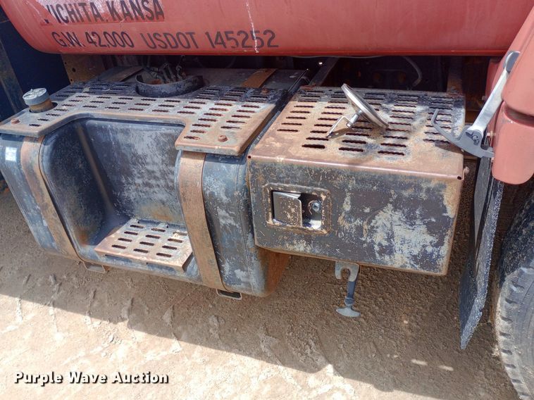 image for item NU9878 1990 GMC Topkick C6500 dump truck