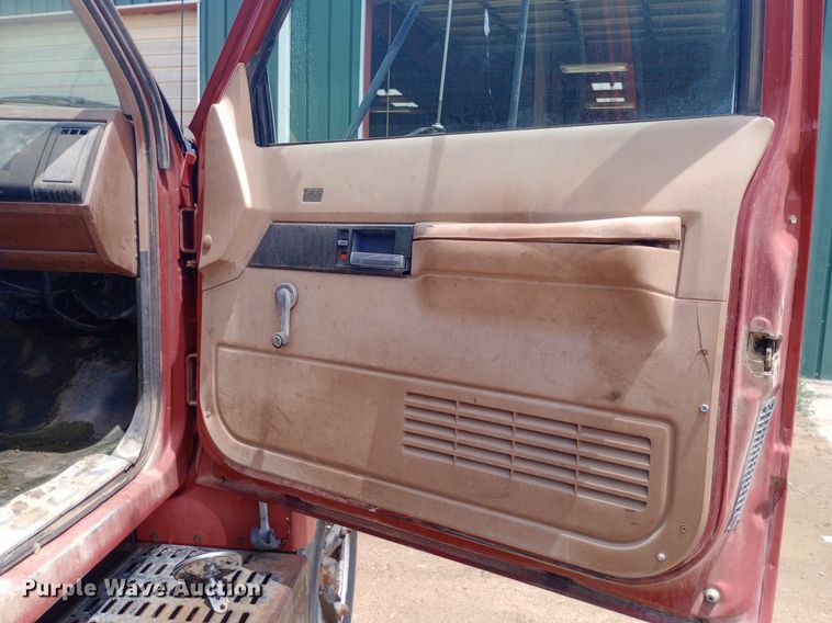 image for item NU9878 1990 GMC Topkick C6500 dump truck