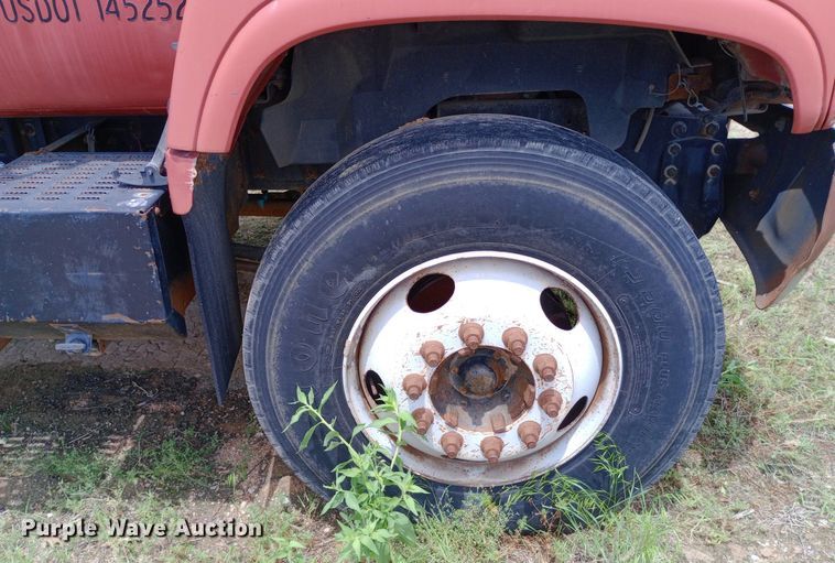 image for item NU9879 1997 GMC C7500 dump truck