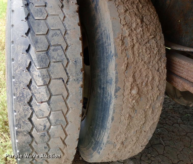 image for item NU9879 1997 GMC C7500 dump truck