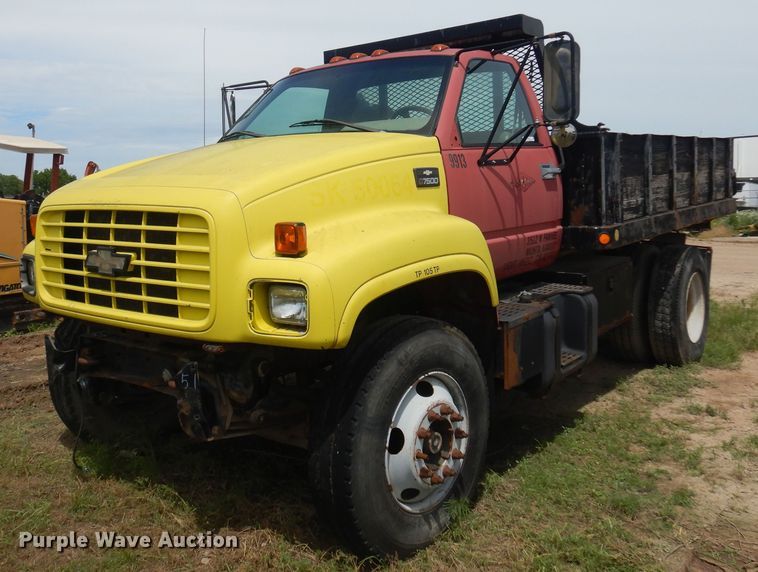 image for item NU9883 2000 GMC C7500 dump truck