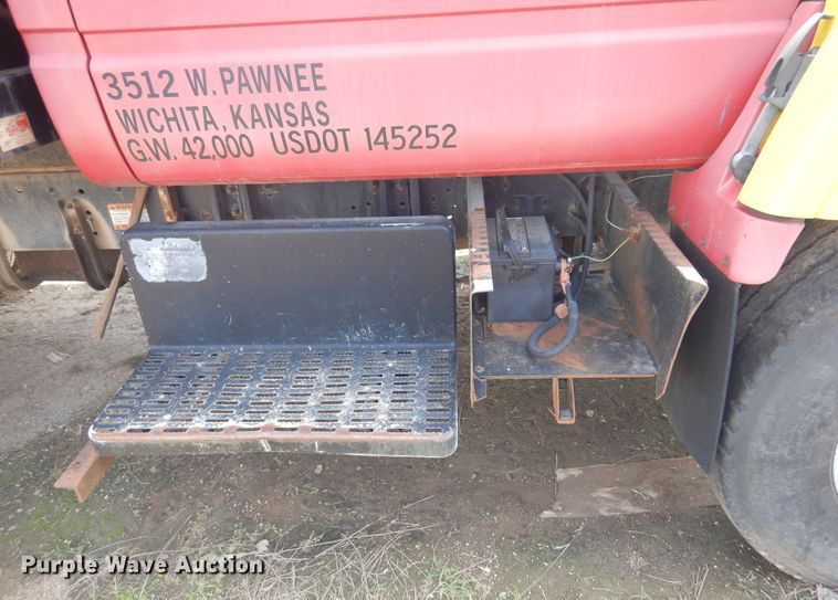 image for item NU9883 2000 GMC C7500 dump truck