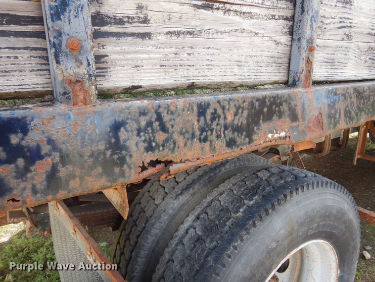 image for item NU9883 2000 GMC C7500 dump truck