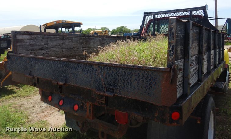 image for item NU9883 2000 GMC C7500 dump truck