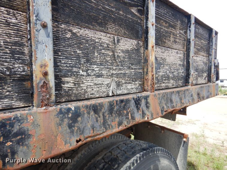 image for item NU9883 2000 GMC C7500 dump truck