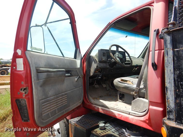 image for item NU9883 2000 GMC C7500 dump truck