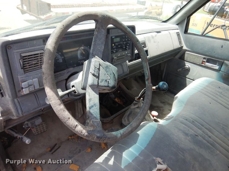 image for item NU9883 2000 GMC C7500 dump truck