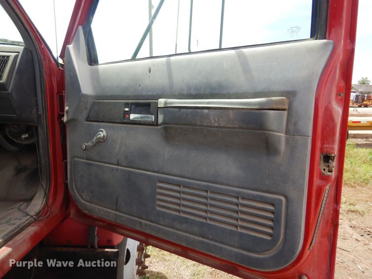 image for item NU9883 2000 GMC C7500 dump truck