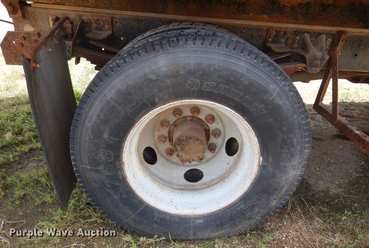 image for item NU9883 2000 GMC C7500 dump truck