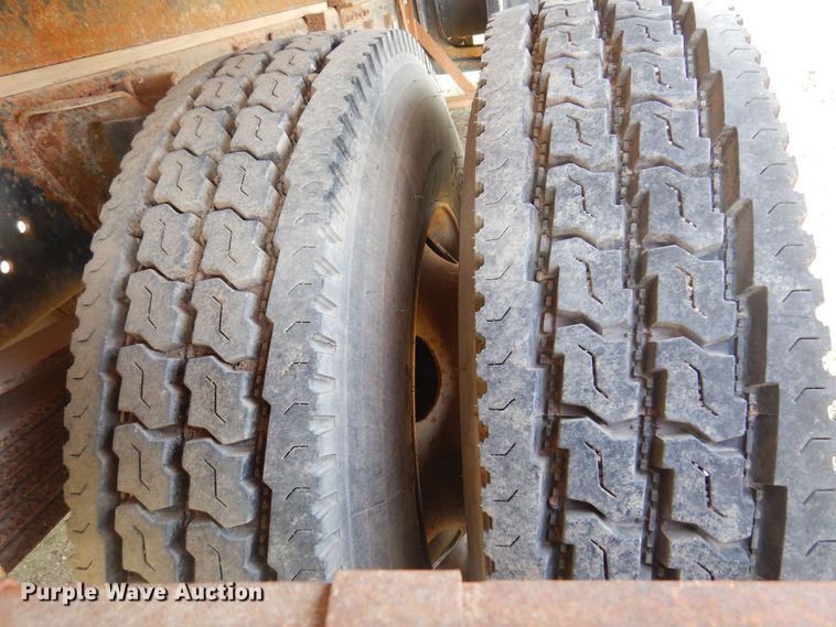 image for item NU9883 2000 GMC C7500 dump truck