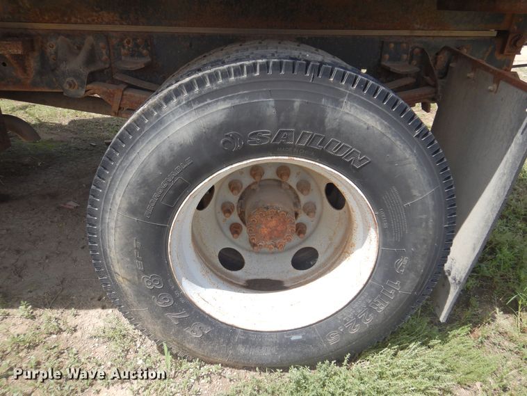 image for item NU9883 2000 GMC C7500 dump truck