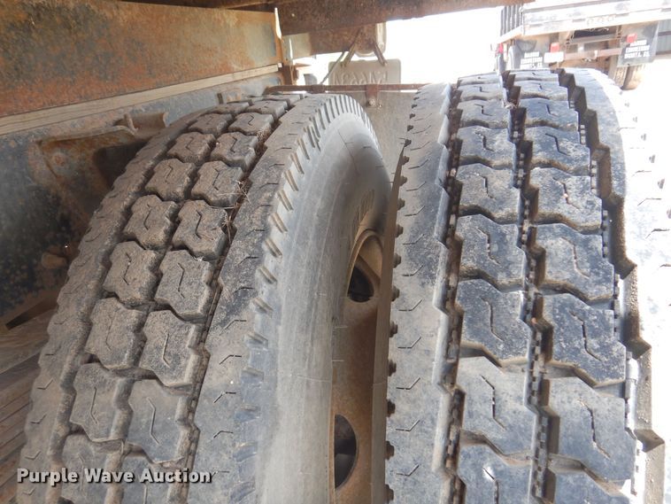 image for item NU9883 2000 GMC C7500 dump truck