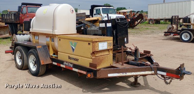 image for item NU9889 2006 Vermeer D6x6 Six Shooter directional boring unit with trailer