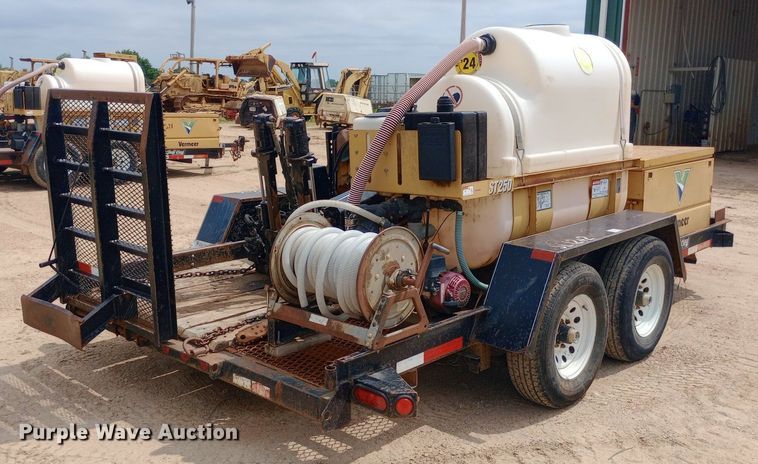 image for item NU9889 2006 Vermeer D6x6 Six Shooter directional boring unit with trailer