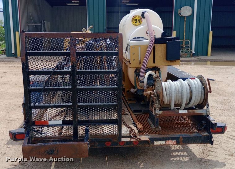 image for item NU9889 2006 Vermeer D6x6 Six Shooter directional boring unit with trailer