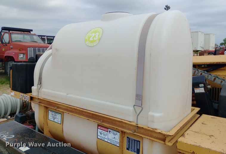 image for item NU9889 2006 Vermeer D6x6 Six Shooter directional boring unit with trailer