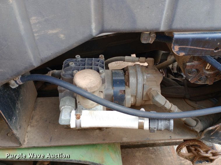 image for item NU9889 2006 Vermeer D6x6 Six Shooter directional boring unit with trailer