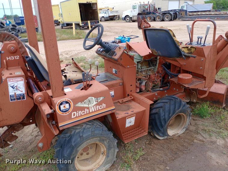 image for item NU9890 1990 Ditch Witch 3500 trencher