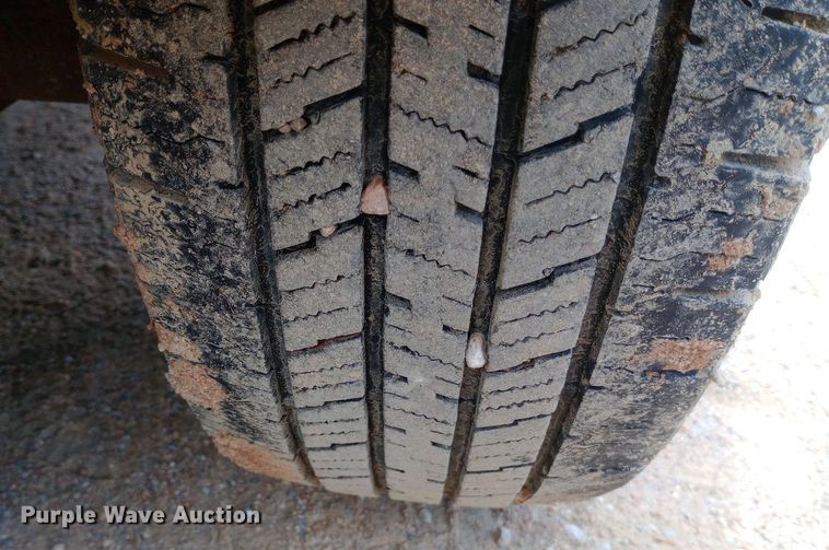 image for item NU9895 2005 Redi Haul ML7460 tilt deck equipment trailer