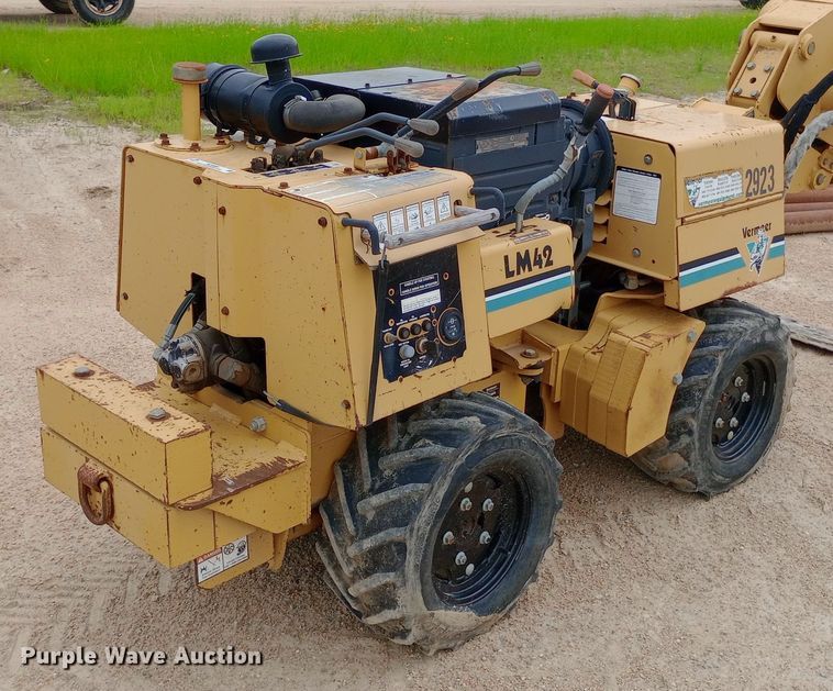 image for item NU9898 2004 Vermeer LM42 vibratory cable plow