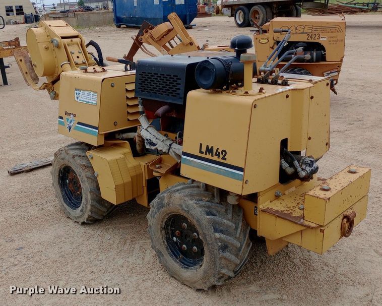 image for item NU9898 2004 Vermeer LM42 vibratory cable plow