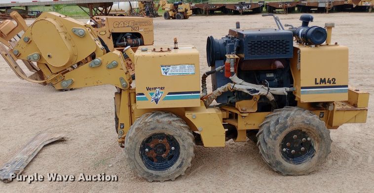 image for item NU9898 2004 Vermeer LM42 vibratory cable plow