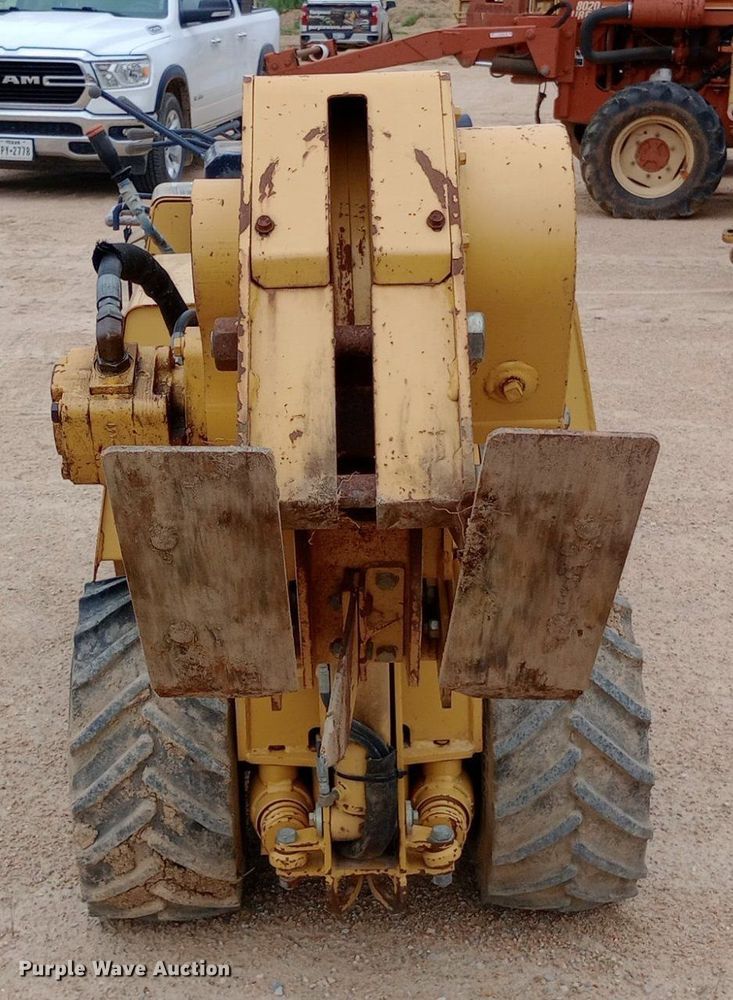 image for item NU9898 2004 Vermeer LM42 vibratory cable plow