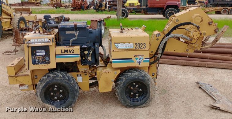 image for item NU9898 2004 Vermeer LM42 vibratory cable plow