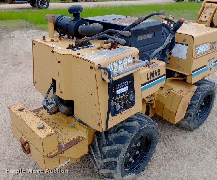 image for item NU9898 2004 Vermeer LM42 vibratory cable plow