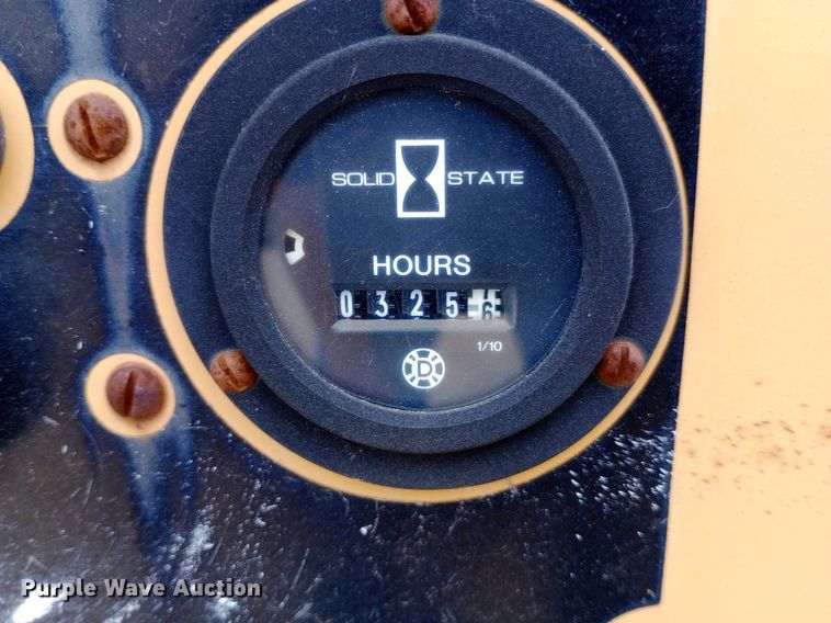 image for item NU9898 2004 Vermeer LM42 vibratory cable plow