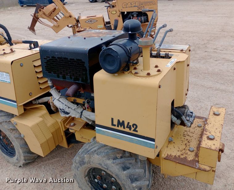 image for item NU9898 2004 Vermeer LM42 vibratory cable plow