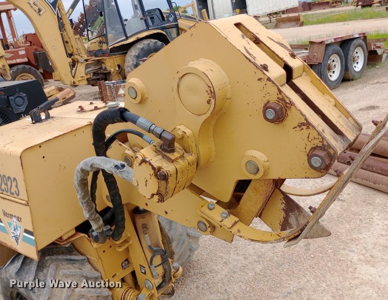 image for item NU9898 2004 Vermeer LM42 vibratory cable plow